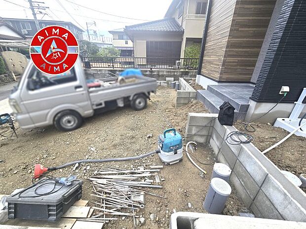 【外観】広々した駐車場です。
