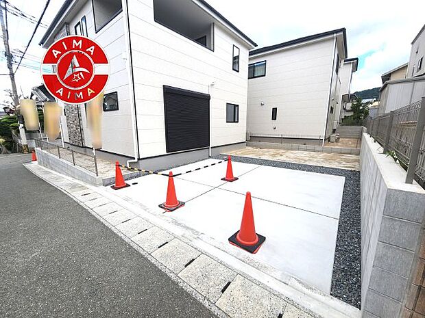 【外観】広々した駐車場です。