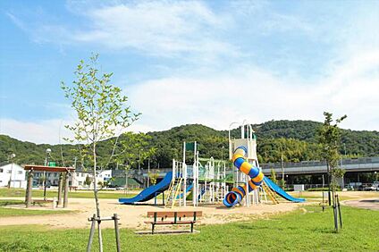 苫編バイパス南公園 120m(徒歩2分)