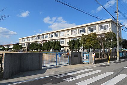 市立広畑第二小学校 1.2km(徒歩15分)