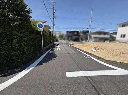 前面道路含む外観