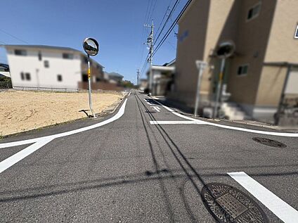 前面道路含む外観