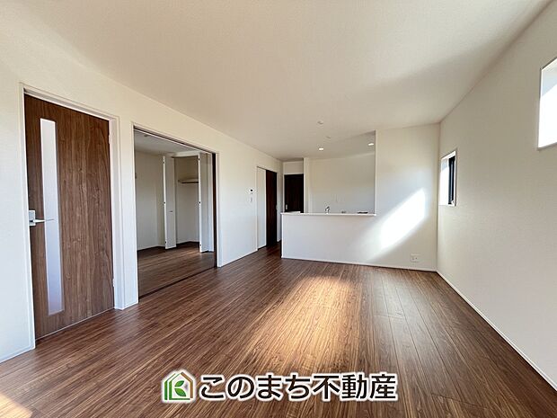 同社施工物件写真。※建具やフローリング、その他仕様が異なる場合がございます。