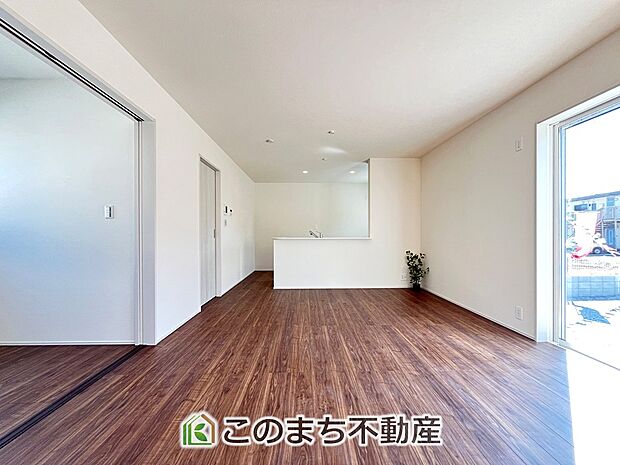 同社施工物件写真。※建具やフローリング、その他仕様が異なる場合がございます。