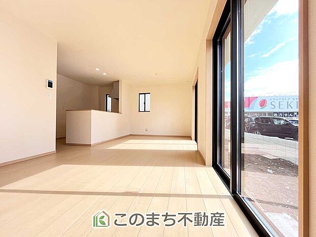 同社施工物件写真。※建具やフローリング、その他仕様が異なる場合がございます。