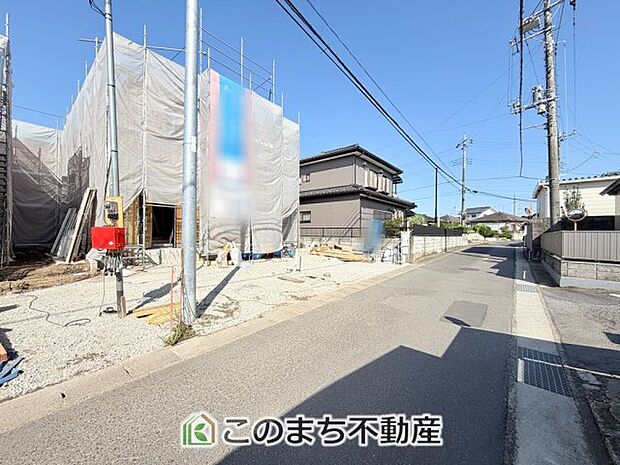 前面道路が広いから日当たりも良好で、お車の入出庫がスムーズです♪