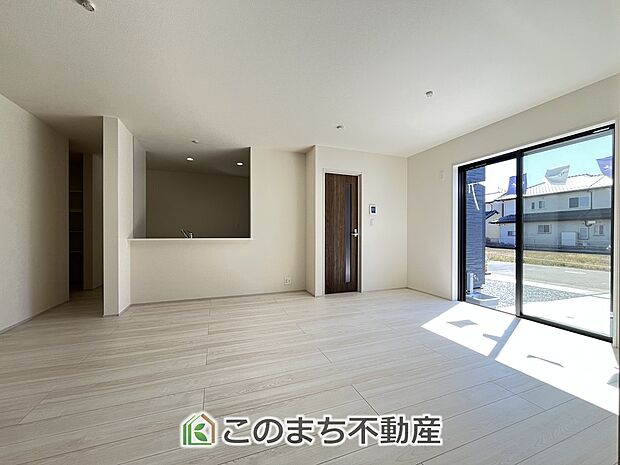 同社施工物件写真。※建具やフローリング、その他仕様が異なる場合がございます。