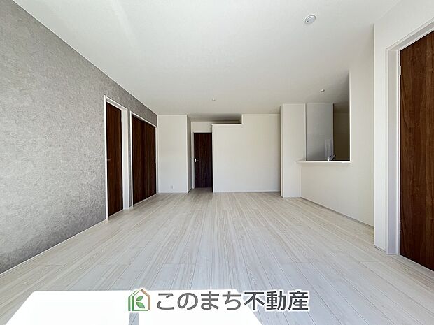 同社施工物件写真。※建具やフローリング、その他仕様が異なる場合がございます。