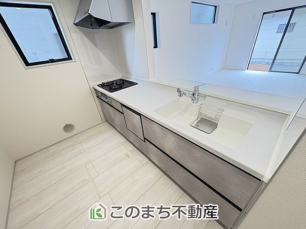 人気の対面式キッチン☆料理をしながらご家族とコミュニケーションが取れます♪