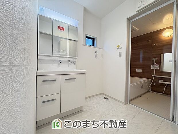 1・2階に洗髪洗面化粧台を配置。忙しい朝の身支度もバッティングせずに完了します♪