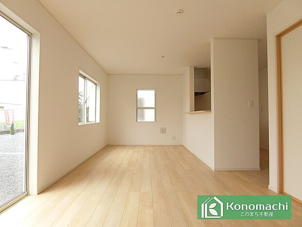 同社施工物件写真。※建具やフローリング、その他仕様が異なる場合がございます。