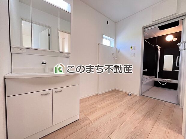 【洗面】同社施工写真 建具屋クロスその他仕様が異なる場合がございます。