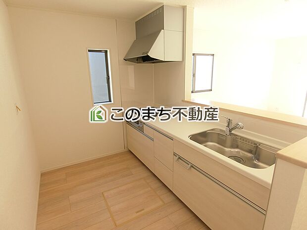【キッチン】同社施工物件写真。※建具やフローリング、その他仕様が異なる場合がございます。