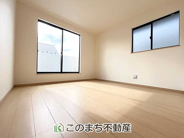 【洋室】同社施工物件写真。※建具やフローリング、その他仕様が異なる場合がございます。