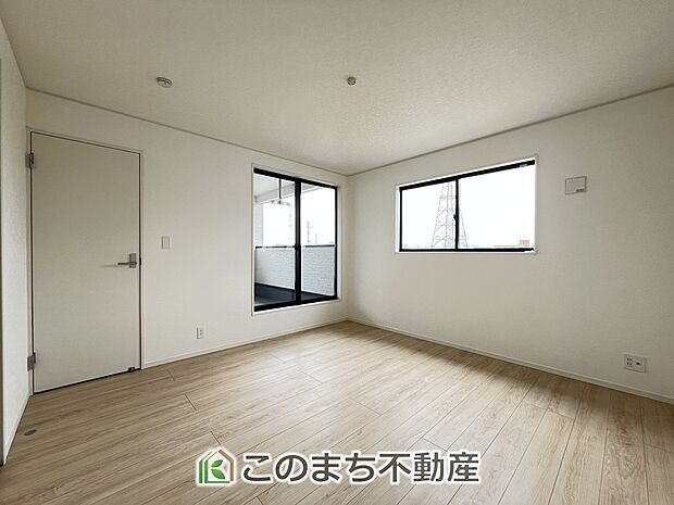 【洋室】南向きで陽当たりの良い洋室♪風通しもよく快適です☆ 