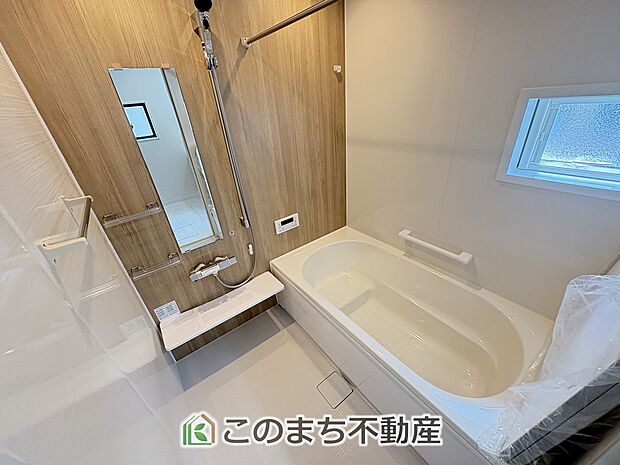 【風呂】お風呂は足を延ばしてゆったり入浴できる広々1坪タイプ☆  