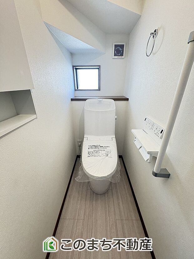 【トイレ】同社施工物件写真。※建具やフローリング、その他仕様が異なる場合がございます。