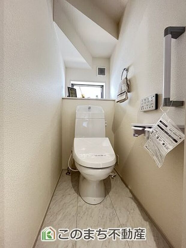 【トイレ】同社施工物件写真。※建具やフローリング、その他仕様が異なる場合がございます。