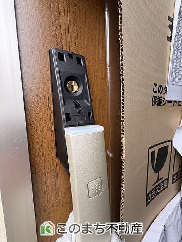 【玄関】同社施工物件写真。※建具やフローリング、その他仕様が異なる場合がございます。
