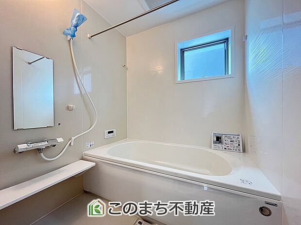 【風呂】雨の日の洗濯も安心♪換気乾燥暖房機を完備した1坪サイズのシステムバスです 