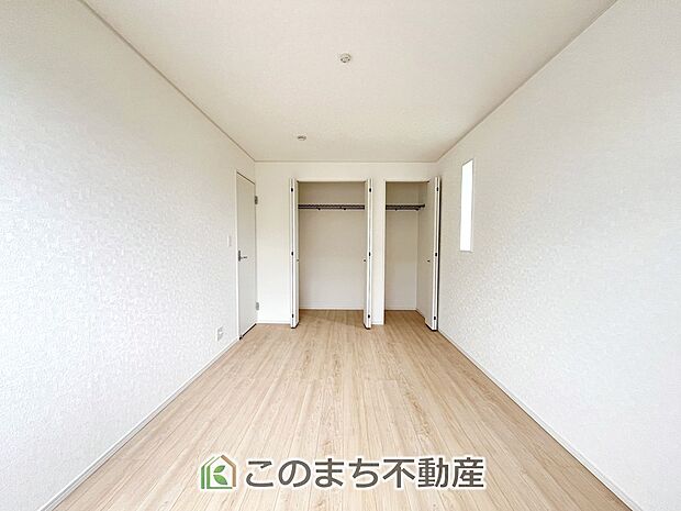 【洋室】南向きで陽当たりの良い洋室♪風通しもよく快適です☆