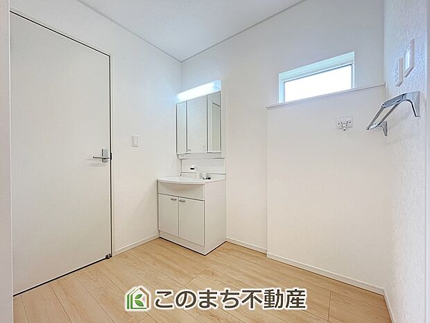 【洗面】シャンプードレッサーで朝の身支度♪伸びるホースでお掃除も簡単清潔です!