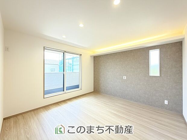 【洋室】窓が多く明るい室内が好印象☆