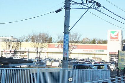 ヨークベニマル 小山ゆうえんち店 徒歩1015m