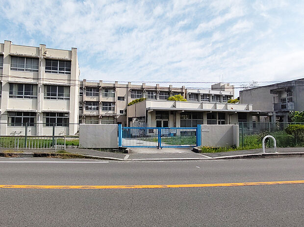 宮山台中学校（約1,200m）