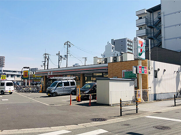 セブンイレブン(約240m)
