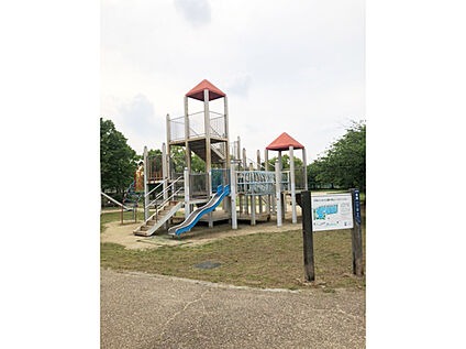 金岡公園 400m(徒歩5分)