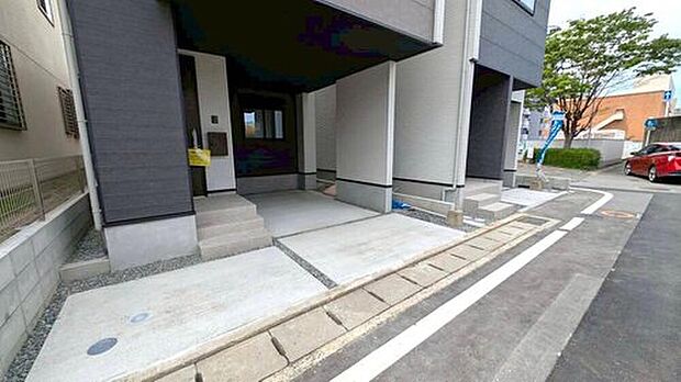 マイカー派にうれしい安心の車庫付き^^
1台分のゆとりある駐車スペース付き新築戸建