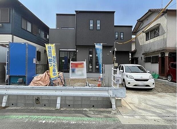 カースペース並列2台分を確保♪お車の出し入れもしやすく、2台所有のご家庭にも嬉しい駐車スペースです＾＾

