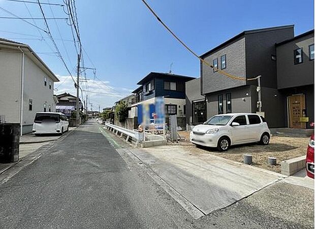 南側約4.3ｍの前面道路に接道♪
陽当たりが期待でき、明るく開放感のある住環境です＾＾