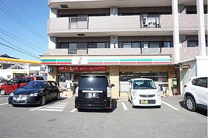 セブンイレブン福岡東油山店 123m