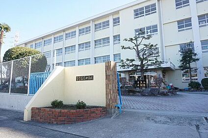福岡市立長尾中学校 1865m