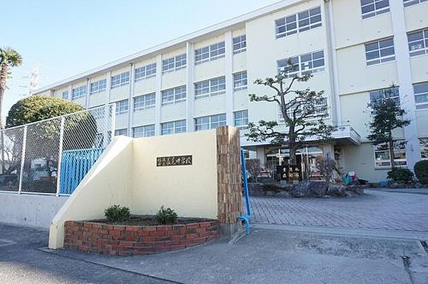 福岡市立長尾中学校（約1,865m）