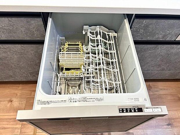 【キッチン】炊事時間を大幅に短縮できる食器洗浄乾燥機付き^^食器を洗う手間が減るので家族とのコミュニケーションの時間や自分の時間が増えますね。