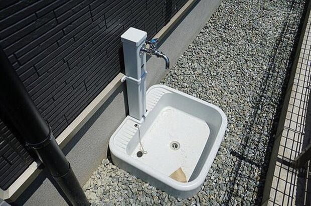 【その他】洗車や外構周りのお掃除に何かと便利な外水栓。