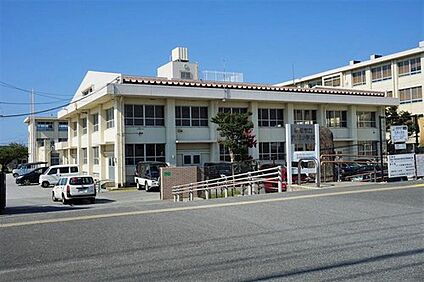 福岡市立元岡小学校 1225m