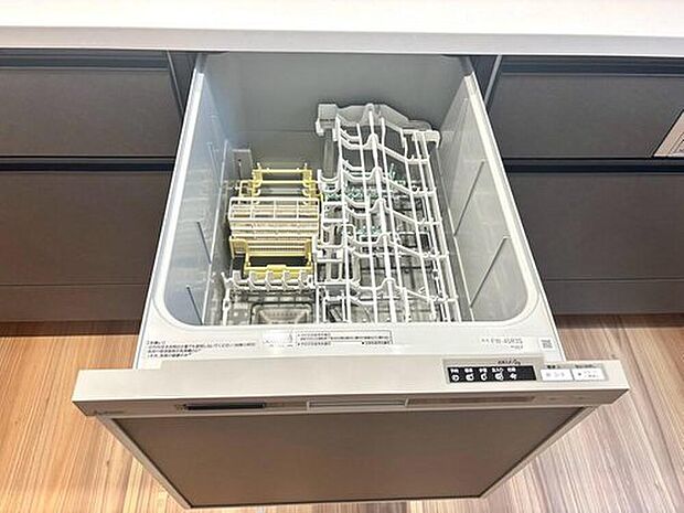 【キッチン】炊事時間を大幅に短縮できる食器洗浄乾燥機付き^^食器を洗う手間が減るので家族とのコミュニケーションの時間や自分の時間が増えますね。