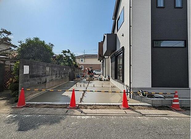 【駐車場】B号棟。
駐車スペースはゆとりある2台分を確保。マイカー用に、お客さま用に、余裕を持ってご利用いただけます^^