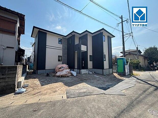 【現地外観写真】スーパーやコンビニなども近く周辺環境充実。快適でゆとりのある生活空間で新生活を始めましょう^^