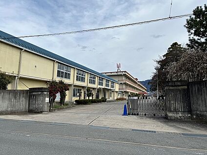 山梨市立北中学校 約860m(徒歩 約11分)