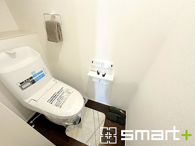 【~やはり便利なタンク式トイレ~】・最近はタンクレストイレもございますが、タンク式の場合は停電時もお水を流すことが可能。
・故障時なども比較的費用が安くなるなど、メリットが多くなります。