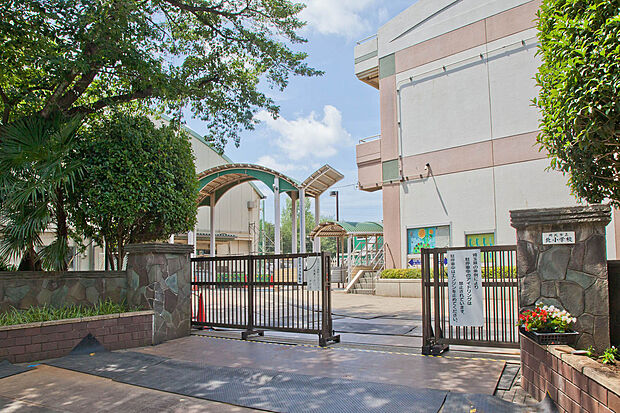 所沢市立北小学校(約729m)