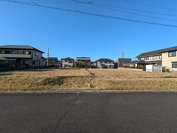 自然の豊かさと生活の便利さが調和する、ゆめが丘の住宅街。家族の時間を大切にしたい方にぴったりの立地。