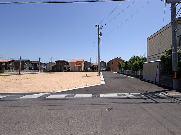 スーパー、薬局、銀行、病院など、生活利便施設が徒歩15分圏内にあるのが魅力の一つです!