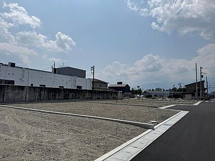 区画8：217.00m2（65.64坪）