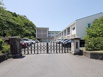 敦賀市立粟野小学校 937m(徒歩12分)